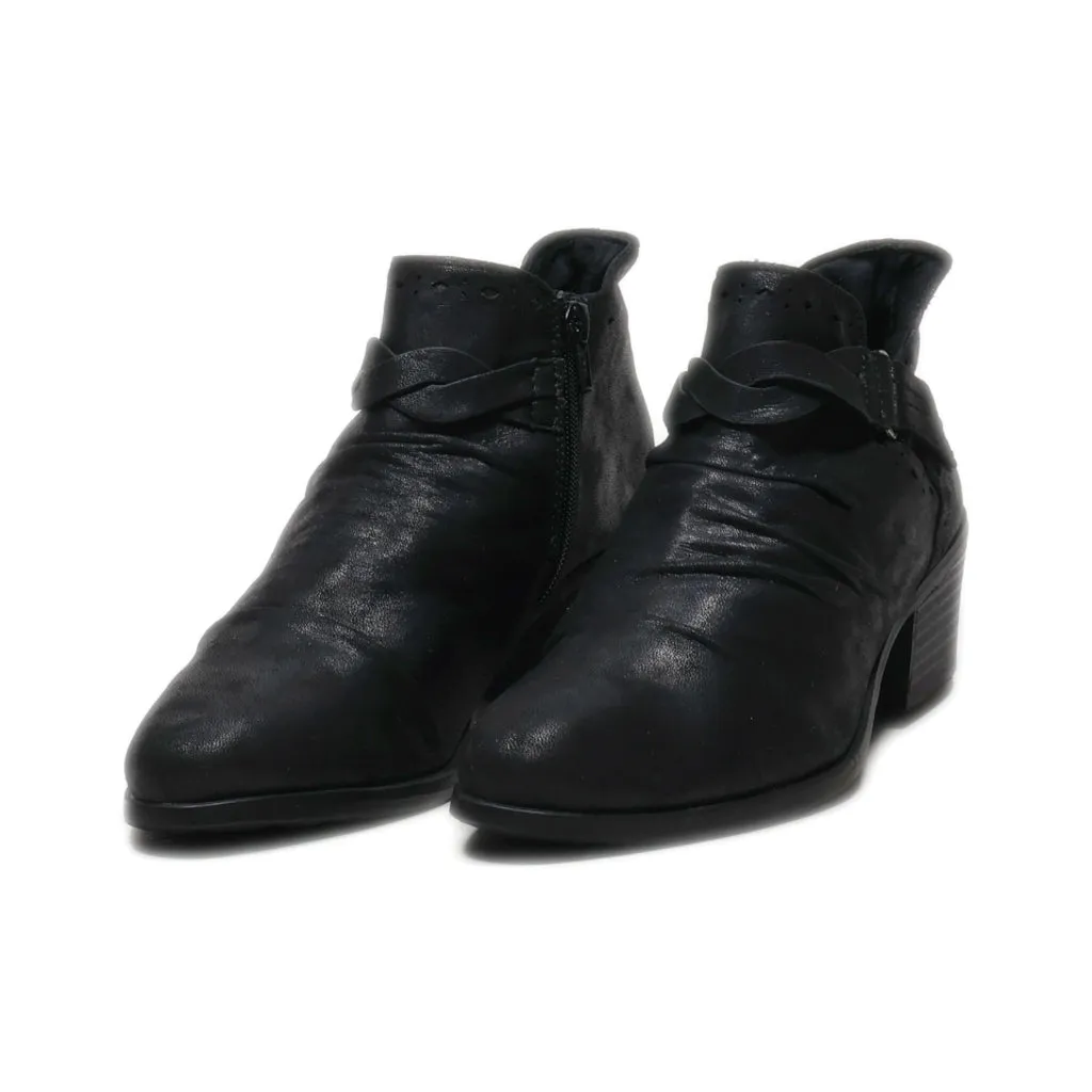 Baretraps Bianca Ankle Boots Nubuck Black Colour For Women