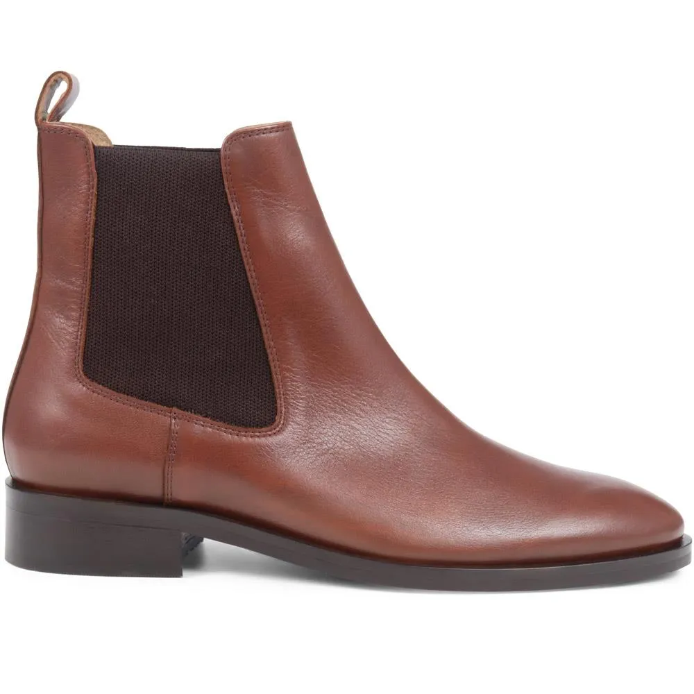 Forget-Me-Not Pointed Toe Chelsea Boots