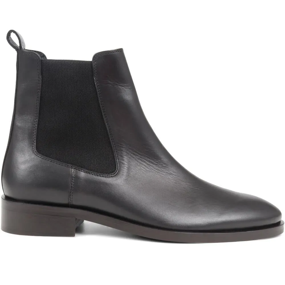 Forget-Me-Not Pointed Toe Chelsea Boots