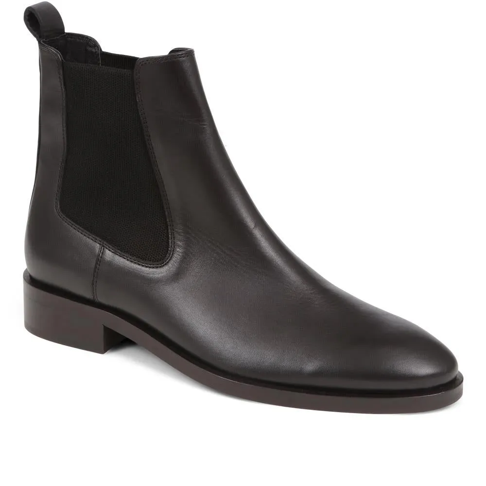 Forget-Me-Not Pointed Toe Chelsea Boots