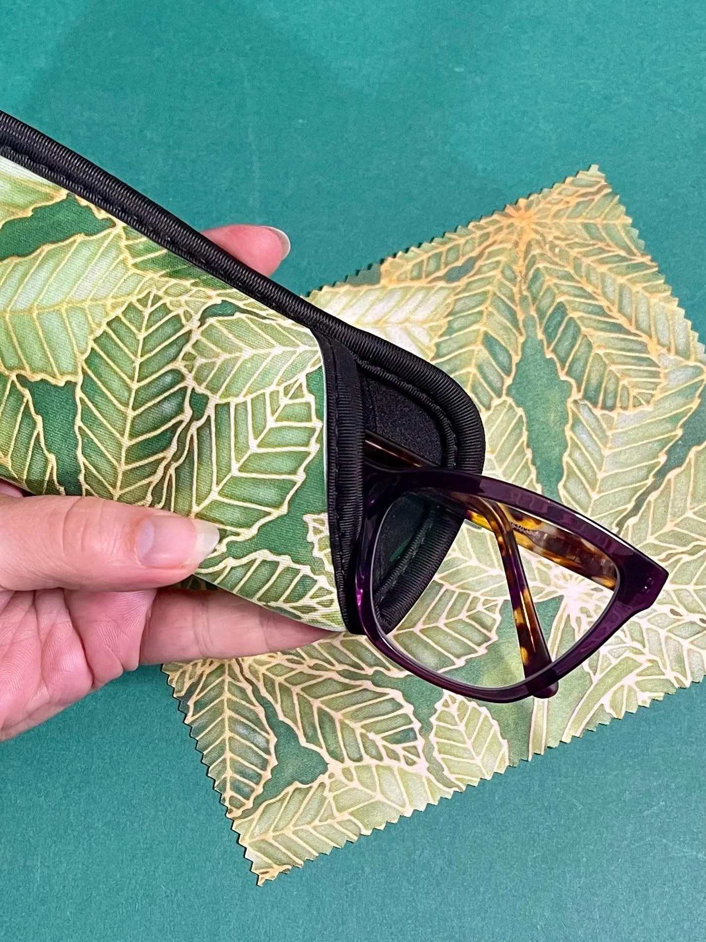 Green Horsechestnut Leaves  Glasses Cover & Cleaning Cloth - slip-on padded washable cover and microfibre cloth for glasses.